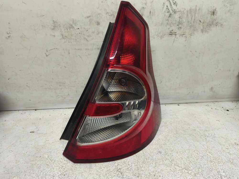 FEU ARRIERE DROIT DACIA - Vue 1